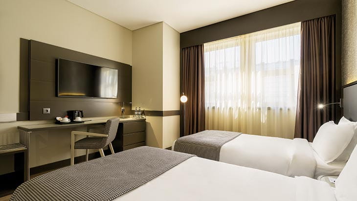 A twin bedroom at the HF Fénix Lisbon